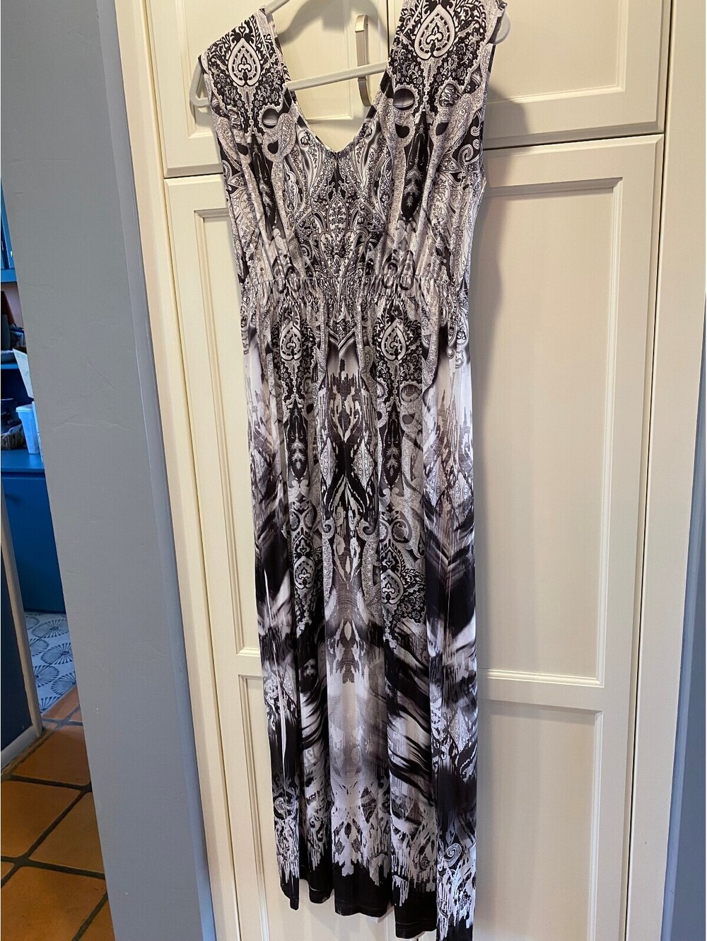 One World Women's Black and White Patterned Maxi Dress Size M